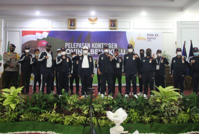 Gubernur Rohidin Lepas Kontingen Bengkulu ke PON XX Papua