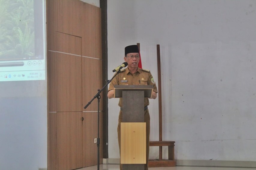 Asisten II Buka Rapat Penyusunan Rencana Aksi Daerah Perkebunan Kelapa Sawit Berkelanjutan