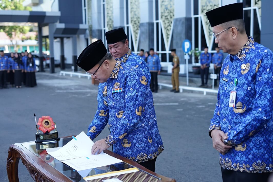 Kepala DPMD Tandatangani Kontrak Kerja