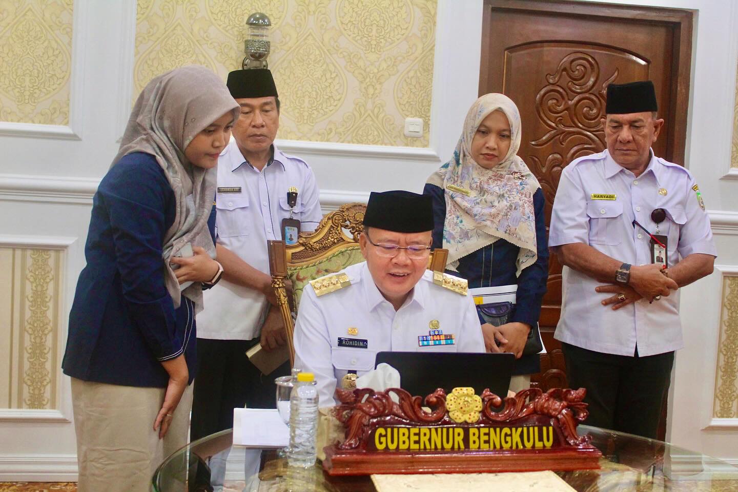 Gubernur Rohidin Laksanakan Pengisian Lapor SPT Tahunan