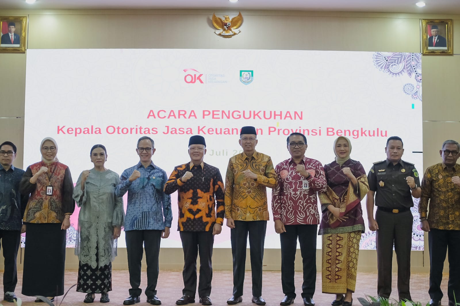 Gubernur Rohidin Hadiri Pengukuhan Kepala OJK