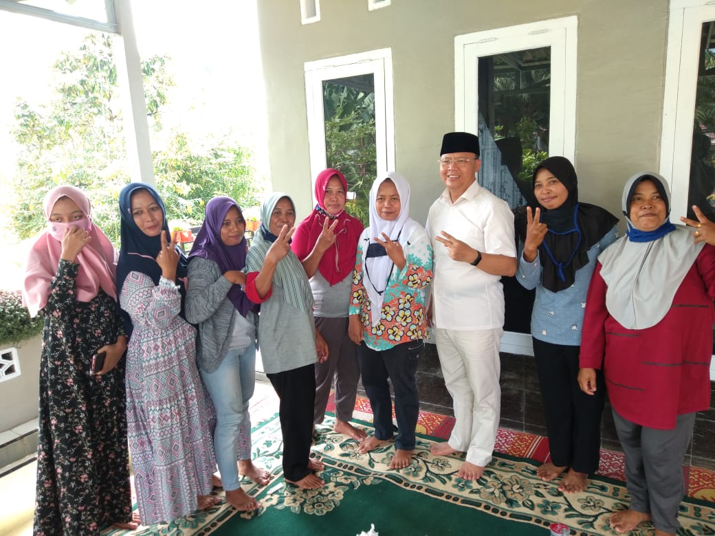 Rohidin Bersama Emak-emak