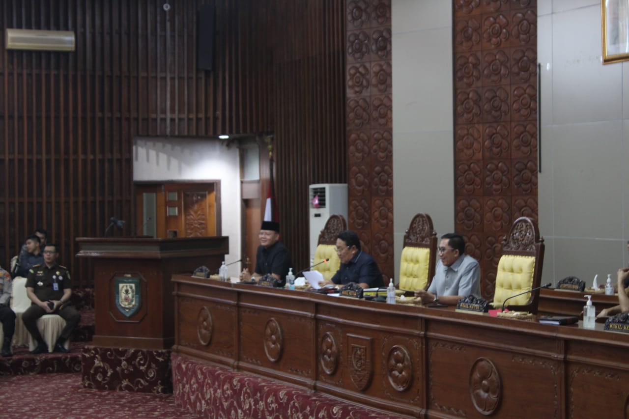 Gub Rohidin Hadiri Rapat Paripurna
