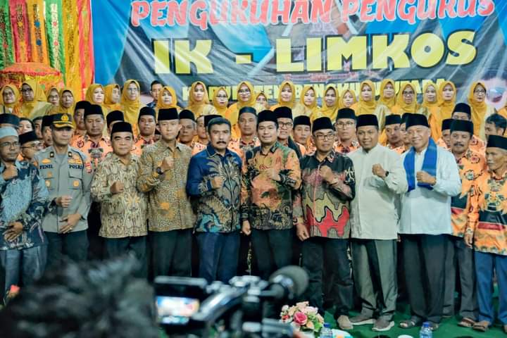 Dewan Berbaur Dengan Masyarakat Minang