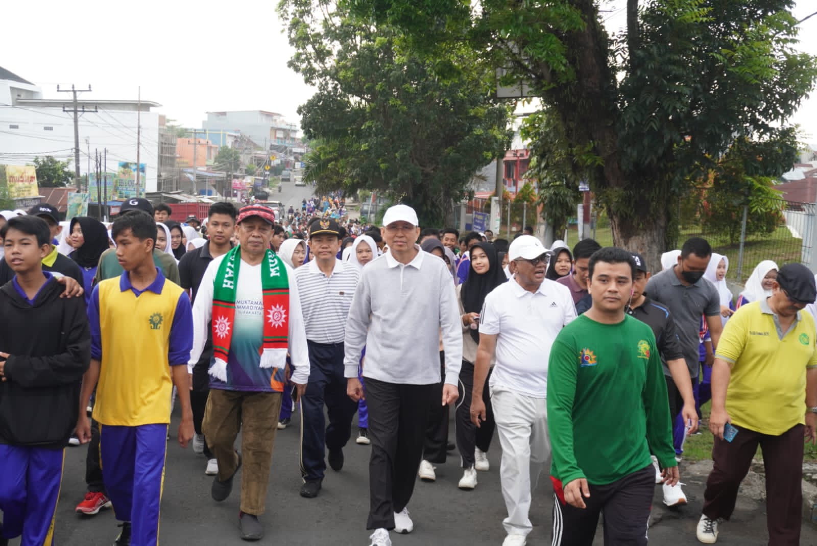 Sekdaprov Lepas Jalan Sehat Milad Muhammadiyah ke-111