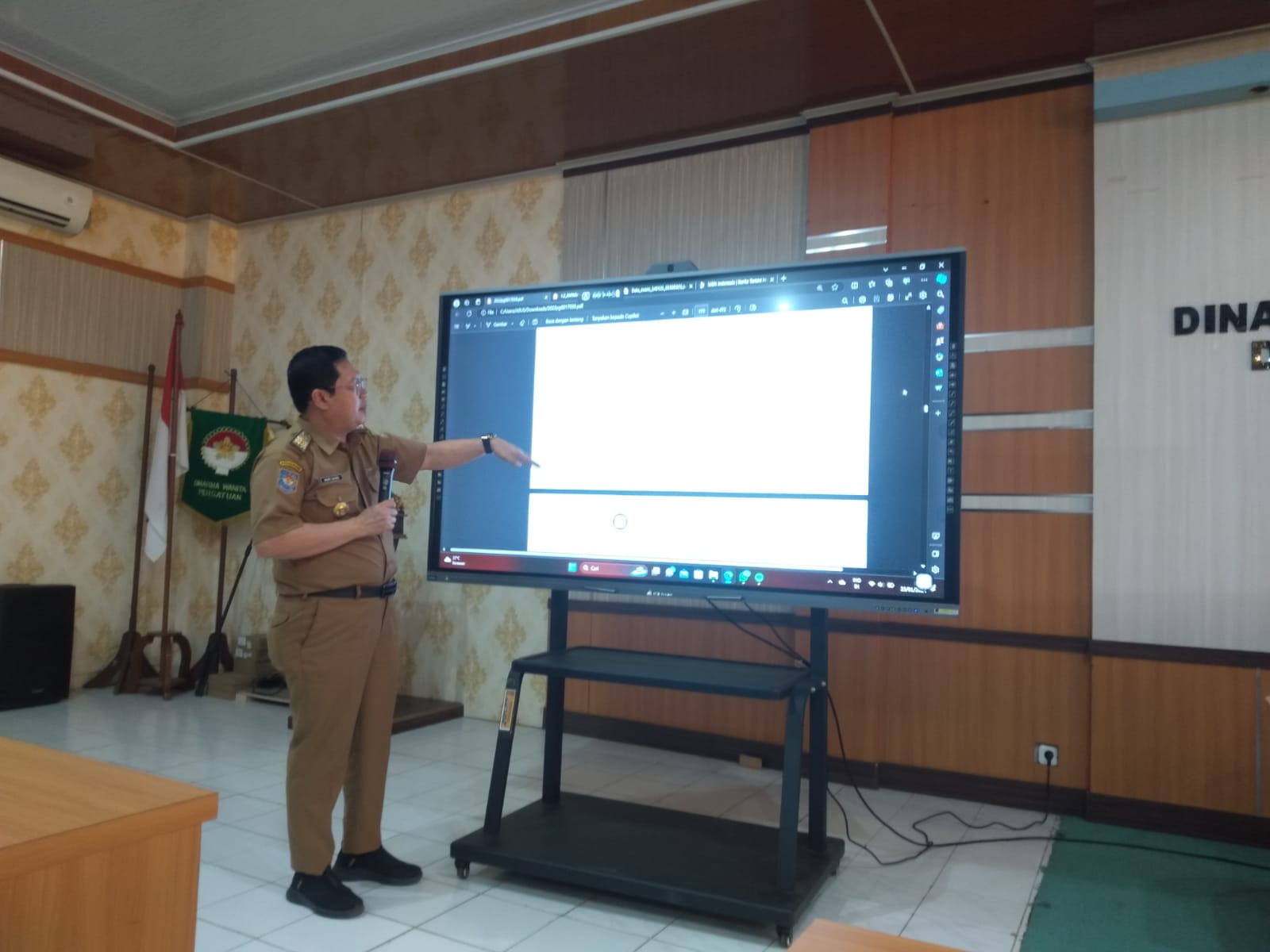 Dorong Peningkatan Literasi Lewat Satu Desa Satu Perpustakaan