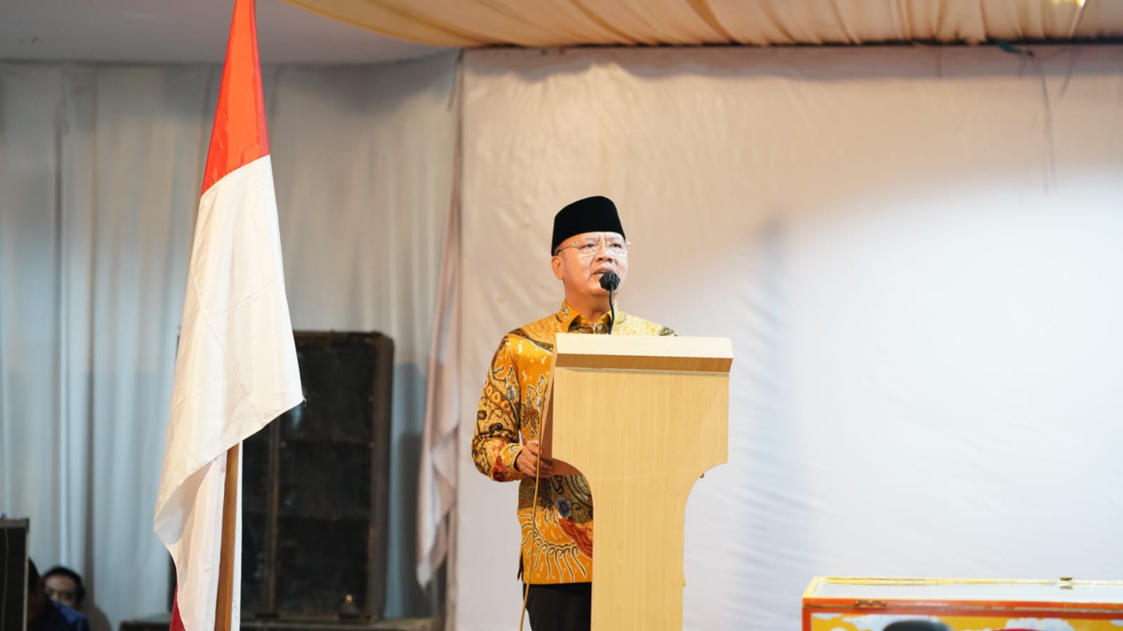 Gubernur Rohidin Serahkan Bantuan Gerobak Motor Bang Usin