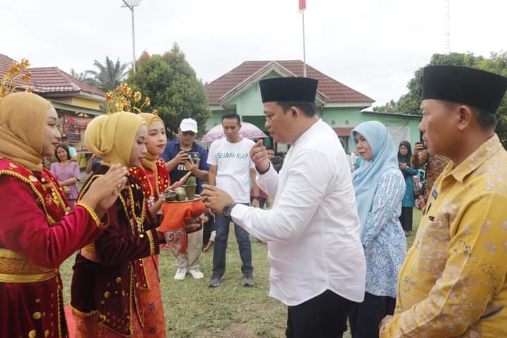 Bupati Seluma Sapa Warga Desa Sidoluhur