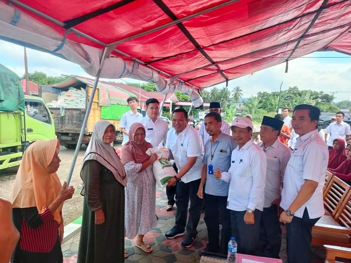 Bupati Seluma Salurkan Bantuan Beras untuk 16.070 KPM