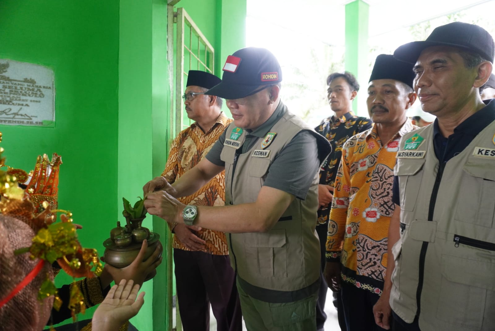 Pelayanan Kesehatan Hewan Terpadu dan Pembagian Telur Gratis