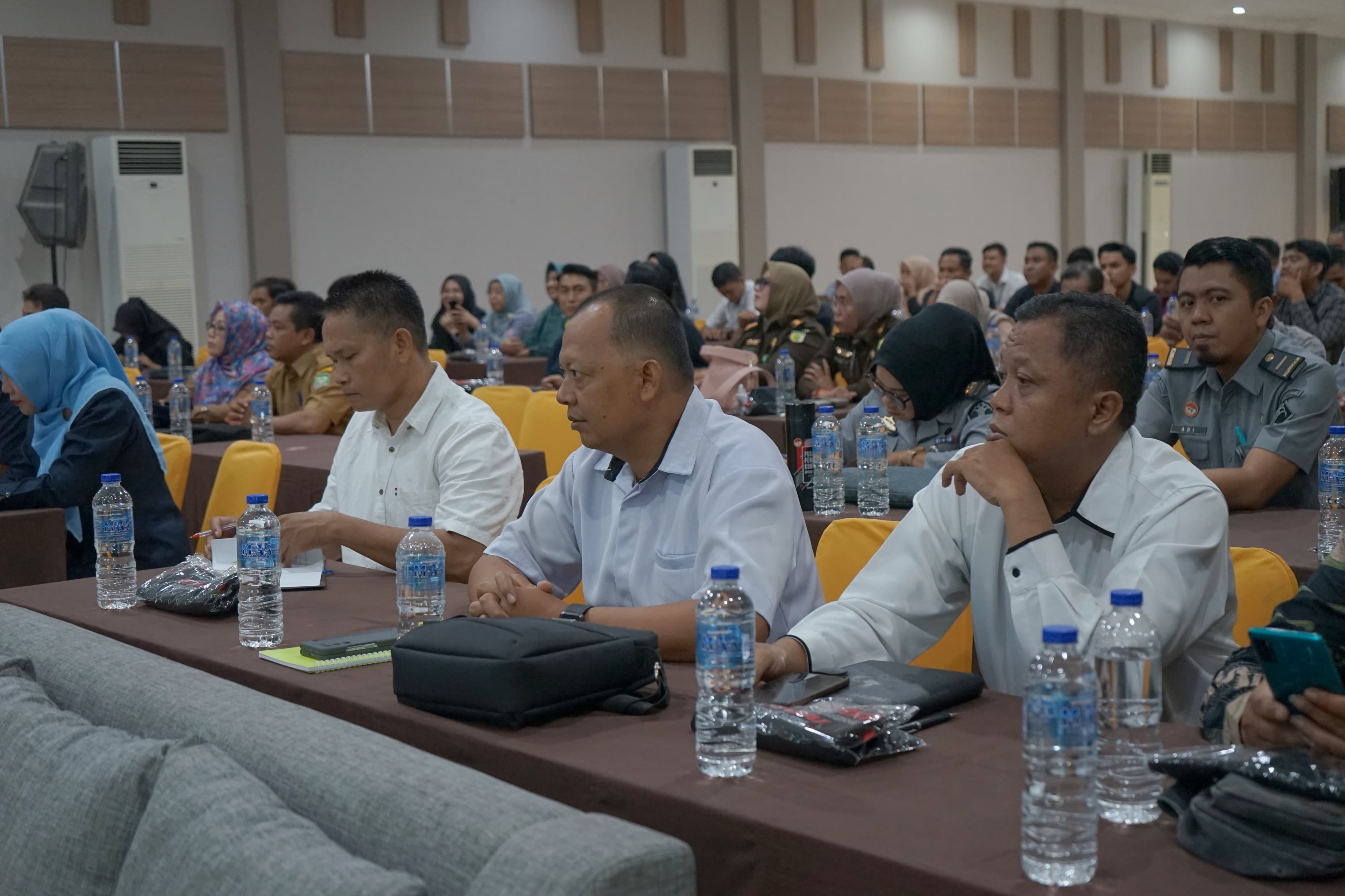 Asisten I Buka Seminar Penggunaan Bahasa Indonesia dalam Ranah Hukum