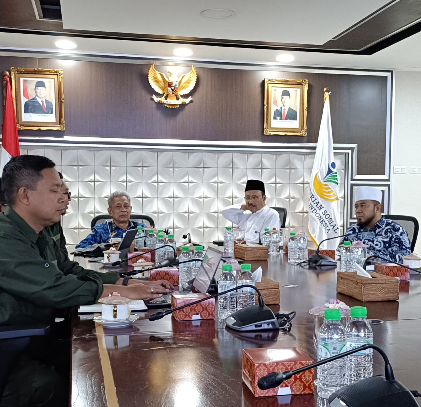 Gubernur Helmi dan Mensos RI Gelar Pertemuan