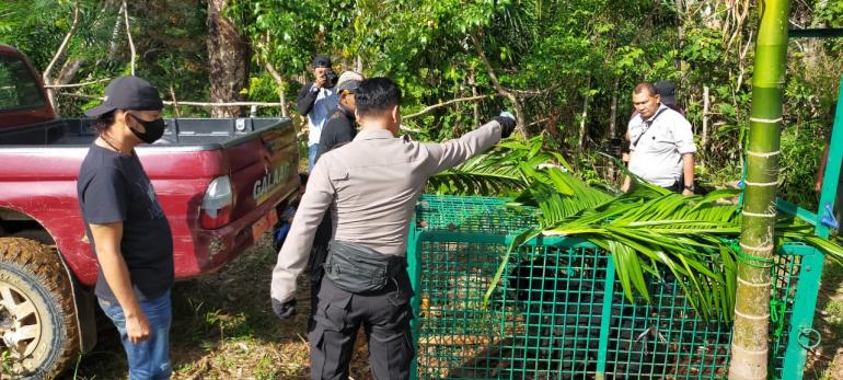 Anggota Polres Seluma Dampingi Tim BKSDA