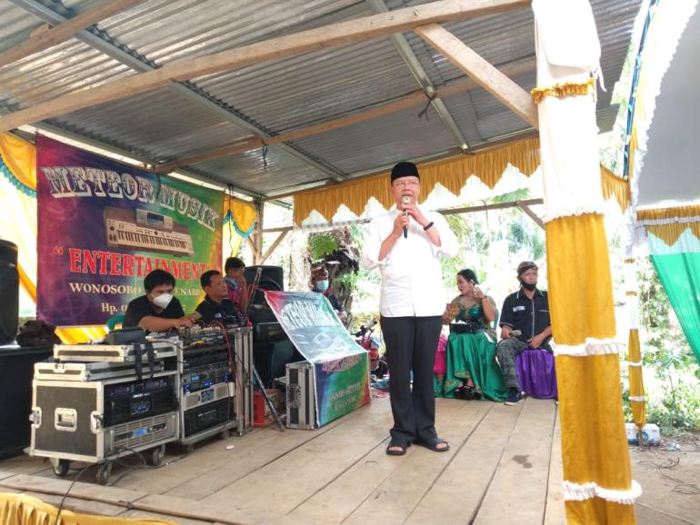 Rohidin Mersyah Hadiri Pernikahan 