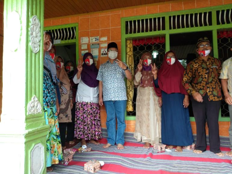 Foto bersama Rohidin Mersyah