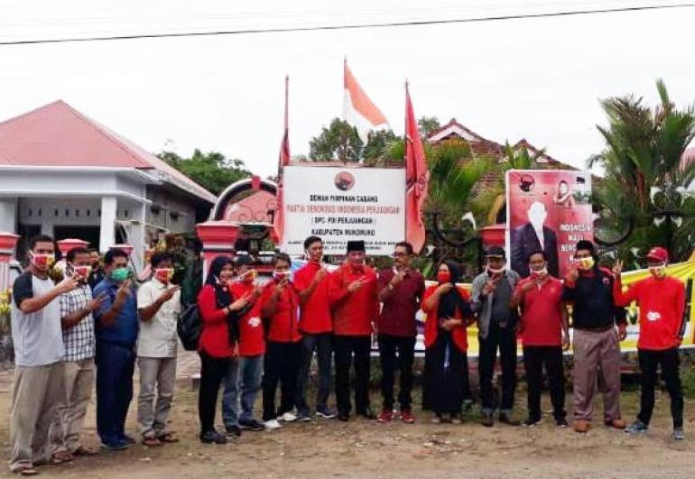Rosjonsyah bersama Pengurus PDIP Mukomuko