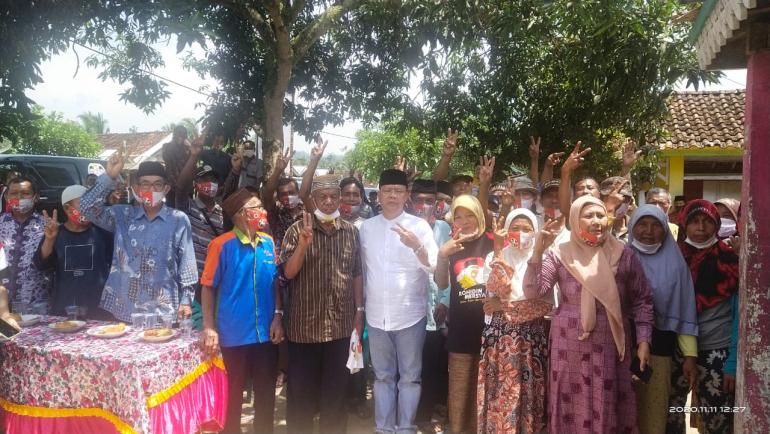 Foto bersama Rohidin Mersyah