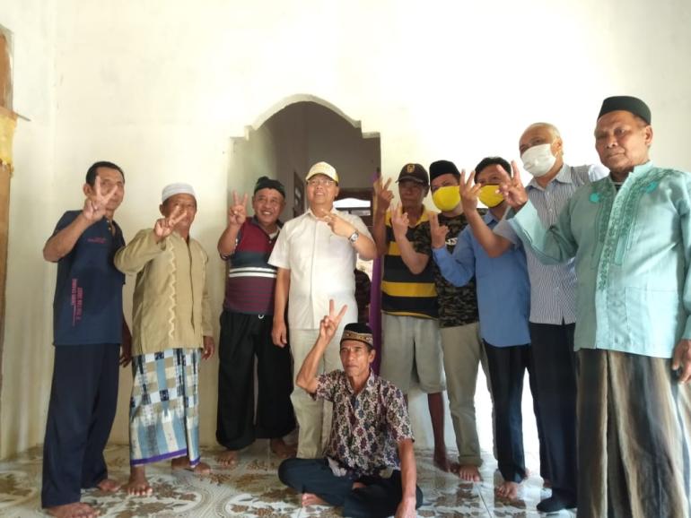 Foto bersama Rohidin Mersyah