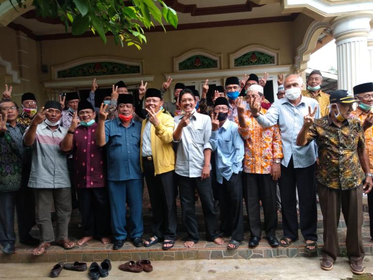Foto bersama Rohidin Mersyah
