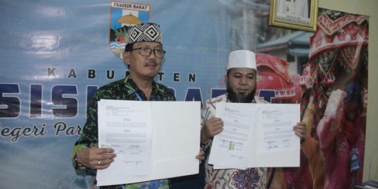 Memorandum of Understanding (MoU) yang berlangsung di kantor Bupati Pesisir Barat
