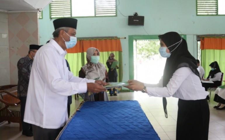 Rektor IAIN serahkan SK 35 CPNS