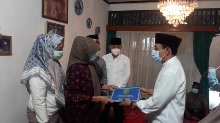 Wawali Dedy Wahyudi Serahkan Langsung Program 3 In 1