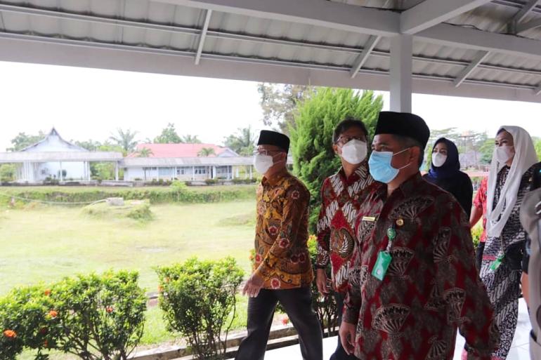 Menteri Kesehatan RI (Menkes RI) Budi Gunadi Sadikin di Provinsi Bengkulu, ia berkesempatan meninjau Rumah Sakit Khusus Jiwa (RSKJ) Soeprapto Bengkulu