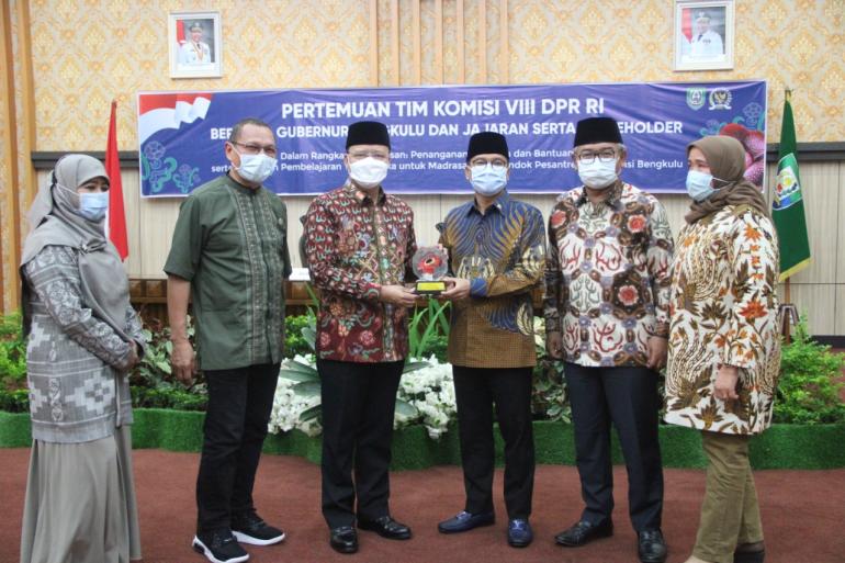 Ketua Komisi VIII DPR RI Yandri Susanto Bersama Gubernur Bengkulu
