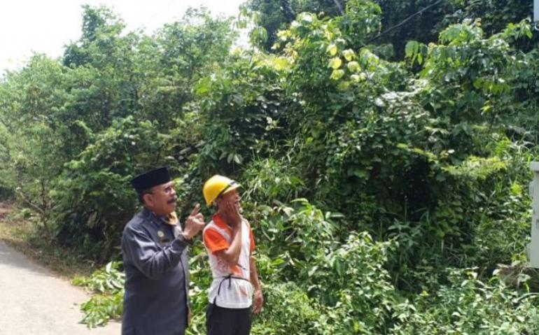 Anggota DPRD Benteng dan PLN Cek Jaringan Listrik