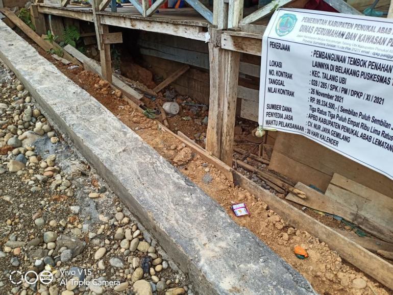 Anggaran 100 Juta Pekerjaan Tembok Penahan Milik Oknum TKS Memprihatinkan 