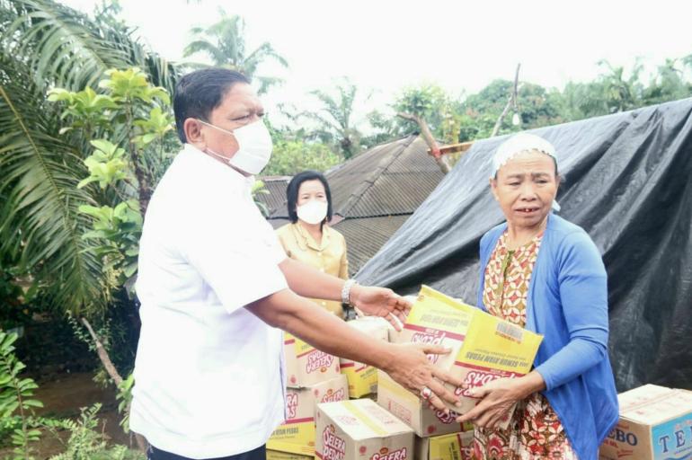 Bupati BU Berikan Bantuan Kepada Masyarakat Yang Terdampak Banjir
