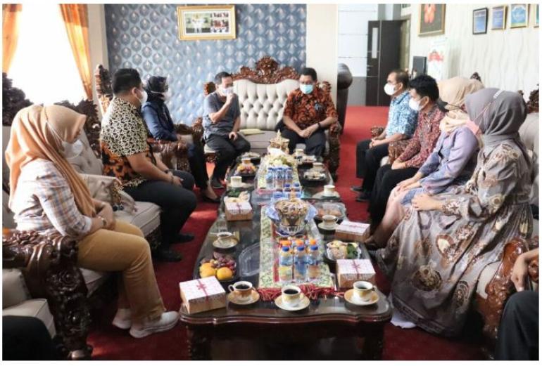 Ketua Pengadilan Negri Beserta Tim Majelis Hakim Melakukan Survei Tempat Persidangan Sementara Di Pemkab Benteng