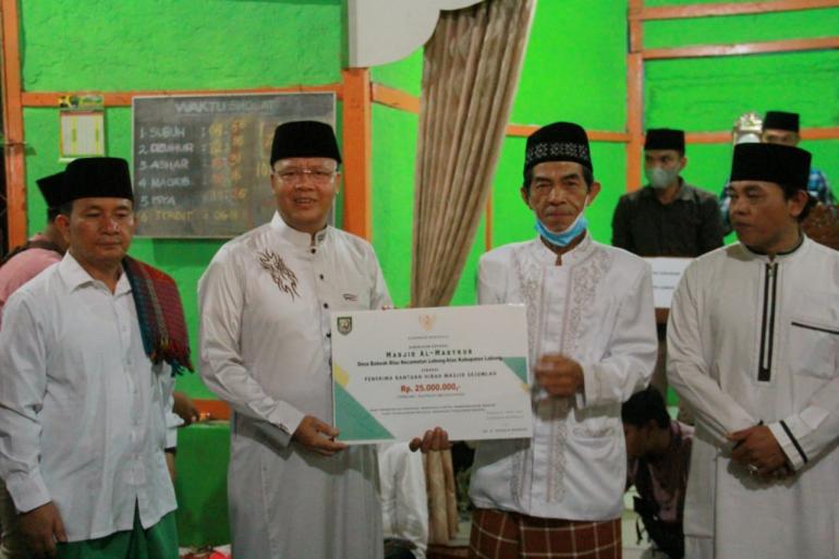 Safari Ramadhan ke Lebong, Gubernur Rohidin Minta Pendidikan Anak Diperhatikan
