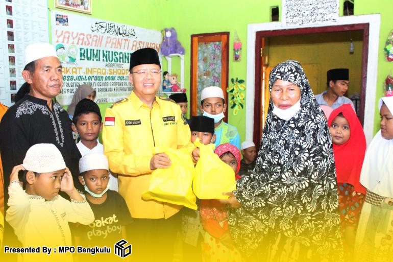 Penyerahan Bantuan Oleh Ketua DPD
