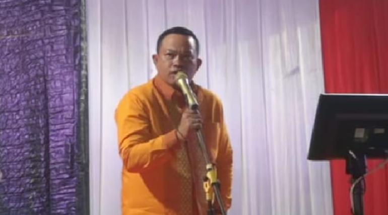 Bawakan Lagu Sera dan Joan Bupati Erwin Pukau Hadirin di HUT Seluma