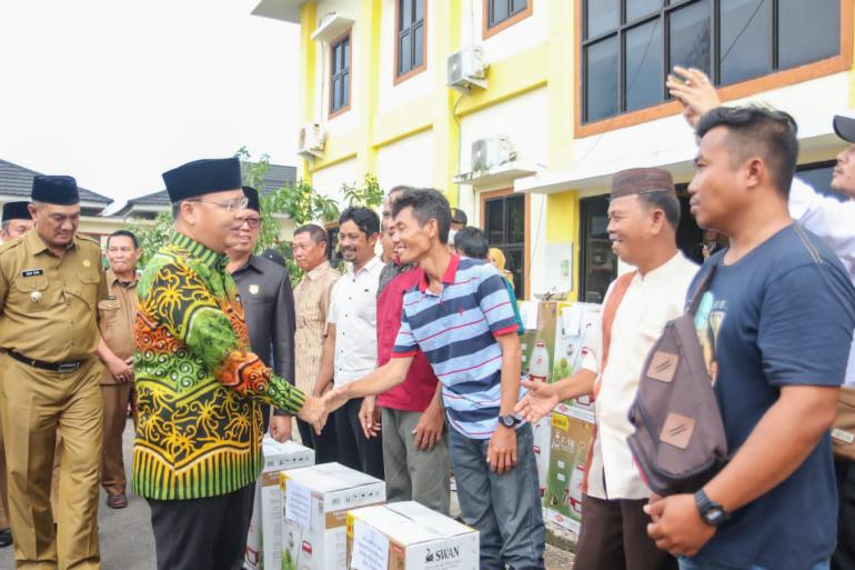 Tunaikan Program Prioritas, Gubernur Rohidin Serahkan Bantuan Alsintan Gratis untuk Petani