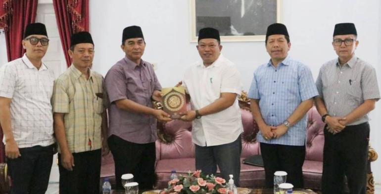 Penyerahan Bantuan Al Quran