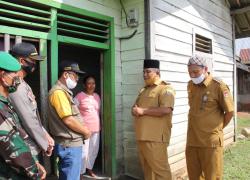 Tampak Tim Pemprov Bengkulu Menyambagi Rumah Warga Terdampak Banjir