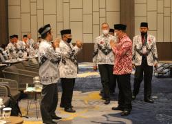 Gubernur Hadiri Undangan PGRI