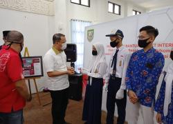Gubernur Bengkulu Rohidin Mersyah Serahkan Bantuan 