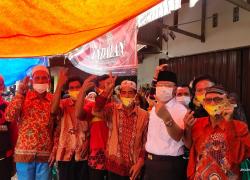Foto bersama Rohidin Mersyah