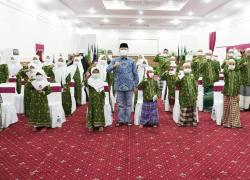 Foto bersama Rohidin Mersyah