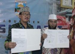 Memorandum of Understanding (MoU) yang berlangsung di kantor Bupati Pesisir Barat