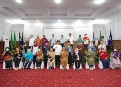 Foto bersama Rohidin Mersyah