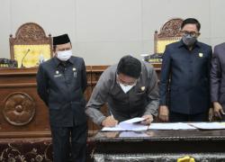 Ketua DPRD tandatangani Berita Acara