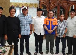 Foto bersama Rohidin Mersyah