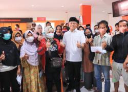 Serahkan BLT BBM, Gubernur Rohidin Tekankan Azas Manfaat