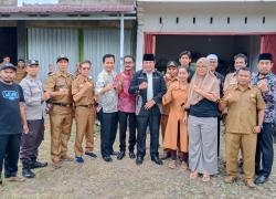 Wagub Rosjonsyah Serahkan Bantuan Korban Longsor Desa Lubuk Gedang