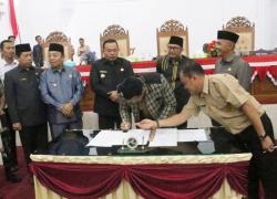 Paripurna DPRD Seluma Tentang Raperda APBD TA 2023 Terkait Jawaban Eksekutif Terhadap Pandangan Umum Fraksi