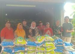 Srie Rejeki Salurkan Bantuan Pupuk dan Bibit Buah